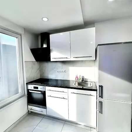 Apartment Apartment *